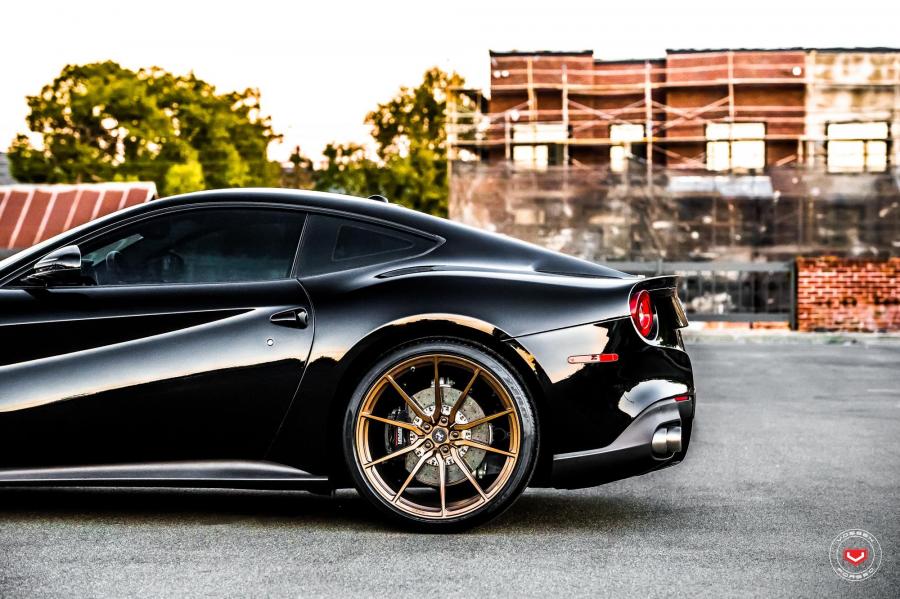 Детали экстерьера Ferrari F12berlinetta on Vossen Wheels (M-X2) 2019 года  (фото 6 из 15)